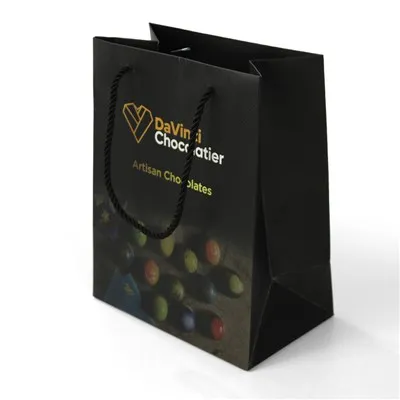 Bolsas de compras de papel negro