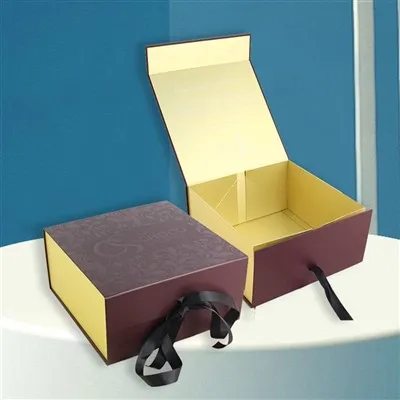 Caja de regalo con cierre magnético y cinta
